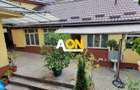 Casa cu 7 camere, 2 spatii comerciale, pretabila pt. birouri, Centru
