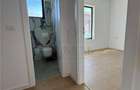 Jumatate de duplex pe parter, 3 dormitoare, curte uriasa de 383 mp, strada asfal