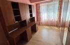 apartament cu 2 camere(transformat in 3 camere), situat pe strada Gheorghe Petra?cu, in bloc P4 - 10