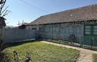 Casa cu teren generos, doua construc?ii, utilita?i ?i strada asfaltata - 1