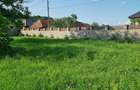 Teren imprejmuit cu gard placat cu piatra naturala 11 arii la