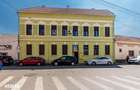O locuin?a a?ezata intre doua repere ale centrului Aradului - 9