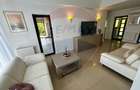 DE INCHIRIAT: Apartament la casa, curte privata si terase panoramice - 2