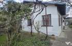 Casa cu 3 camere, curte verde si spatioasa - 1