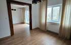 Apartament cu 4 camere decomandat în P-ța Victoriei - 2