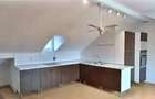 Casă cu 5 camere cu Teren 1807 Mp în Central - 3