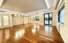 Apartament cu 4 camere decomandat în Capitale - 9