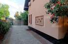 Casa individuala de vanzare Utvin 720mp teren hala de depozitare si 2 - 7
