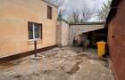 Casa de vanzare, 3 camere,  situata in zona CET - 11