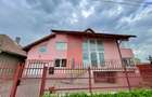 Casă cu 5 camere cu Canalizare în Cristian - 1