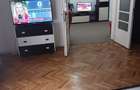 Ofer spre inchiriere apartament cu 2 camere la casa cu intrare separata, contoare si centrala proprie in centru civic langa ONIX - 2