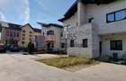 Casă cu 5 camere cu Teren 200 Mp în Odăi - 4