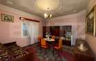 Casa de vanzare, cu 2 camere, 120 mp + teren de 1207 mp, zon - 1