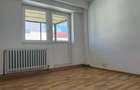 Vand apartament renovat spatios cu 3 camere, Strada Ion Pillat Botosani - 8