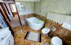 Duplex cu 6 camere cu Canalizare în Central - 18