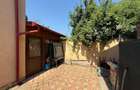 Casă cu 5 camere cu Teren 317 Mp în 8 Martie - 19