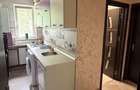 Dau spre inchiriere in ONESTI apartanent situat in zona centrala , et 3 cu spatiu verde - 5