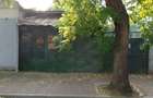 Vind Locuin?a curte + 2 spatii comerciale +terenuri curte) 110 mp - 2