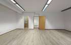 Spatiu birouri luminos, modern, cladire noua, parcare