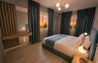 Apartament cu 2 camere, decomandat, mobilat si utilat, geam la baie, et 4 - 6