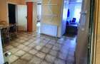 Inchiriez un apartament central. cu 2 , camere , living, curte - 3