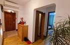 Apartament decomandat 3 camere + living de vanzare in zona Ostroveni