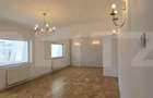 Apartament cu 4 camere decomandat în Central - 1
