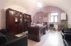 Birou, de 53 mp, în Central - 2
