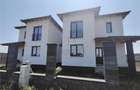 Duplex despartit prin camera tehnica - langa asfalt - compar - 1