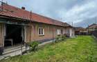 Casă cu 3 camere cu Teren 2974 Mp în Central - 2