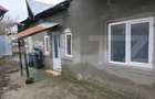 Casa cu acoperisul ars cu teren intravilan, 764 mp, zona Razvad - 9