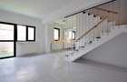 Duplex cu 3 camere cu Garaj în Central - 1