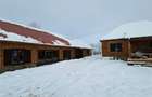 Vand casa in zece Hotare ideala pentru locuit sau casa de vacanta - 1