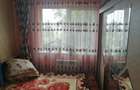 Vand apartament cu 3camere etaj 1 mobilat zona alunisi este izolat zona linistit - 3
