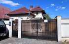 Casa de vanzare cu 3 camere, zona Schit - 1