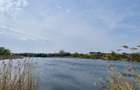 Teren vedere panoramica parțială lac si pădure, central, toate utilitățile - 12