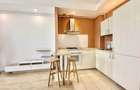 Apartament de inchiriat cu doua camere cu vedere la piscina in Cosmopolis - 4