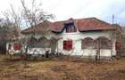 Casa brancoveneasca + teren generos - Pucioasa, zona Patrana ideal pentru renovare sau constructie - 7