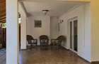 Casa de vanzare/inchiriere in Dumbravita - 2