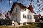 Casa spatioasa cu etaj si curte în Ghimbav - 1