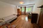 Inchiriez o camera intr-un apartament cu 3 camere - 6