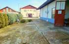 Vila 290mp + 4 spatii comerciale/depozitare, teren 1401 mp, acces DN1 - 7