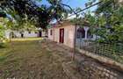 De vanzare casa locuibila, 3 camere, 1200mp teren, 2 anexe, 42000euro