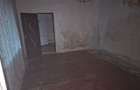 Casa cu 2 camere, Teren 301 mp, acces curte comuna , Pret redus - 8