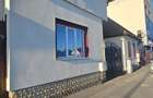 Inchiriez casa 4 camere singur in curte, acces auto - 1