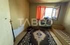 Apartament cu 3 camere semidecomandat în Periferie - 2