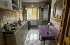 Apartament 3 camere decomandat, et. 2, Zona Piata mare