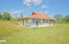 Casa de vacan?a la poalele Mun?ilor Fagara? | Teren 8.000 mp | - 12