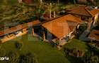 Vila de vanzare, 380 mp, zona Reghin