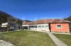 Casa cu piscina si teren generos de 3.298 mp in Lesnic, la 15 minute d - 3